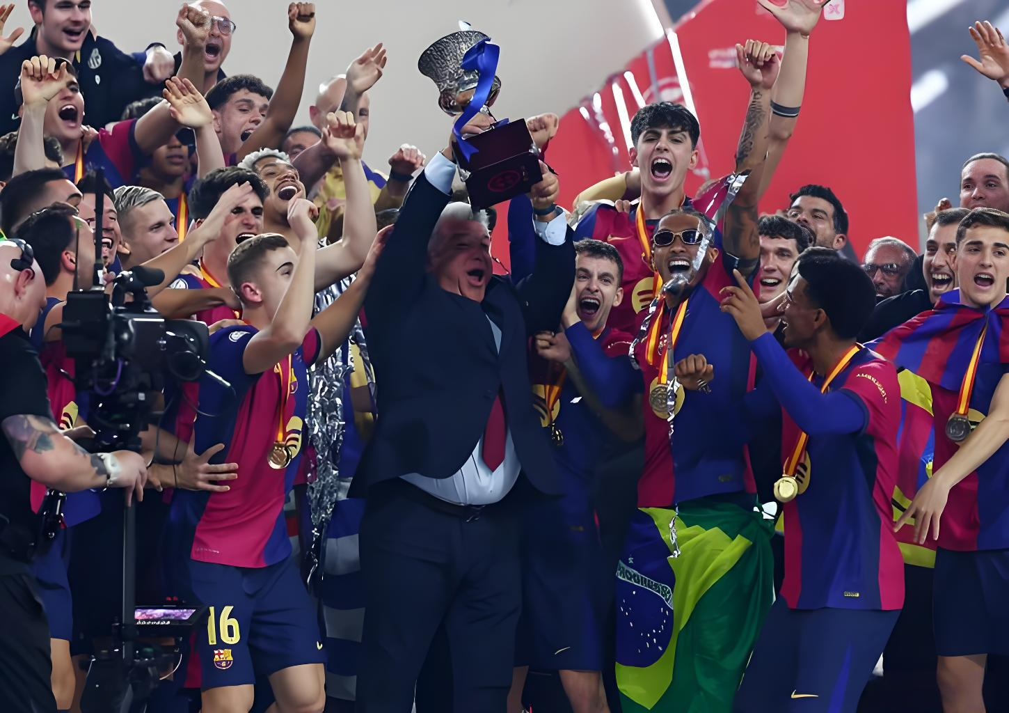 九游-今夜国王杯传出新动向，巴塞罗那官宣签约，管理层表态：底气十足，身体对抗强度拉满的简单介绍