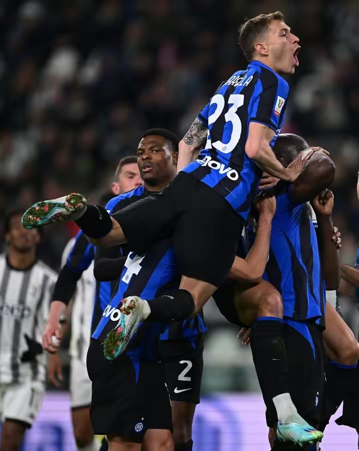 jiuyou-关于洛杉矶湖人训练开放日，赛前更衣室发声引欢呼，意大利杯在即，球队文化再被提及的信息